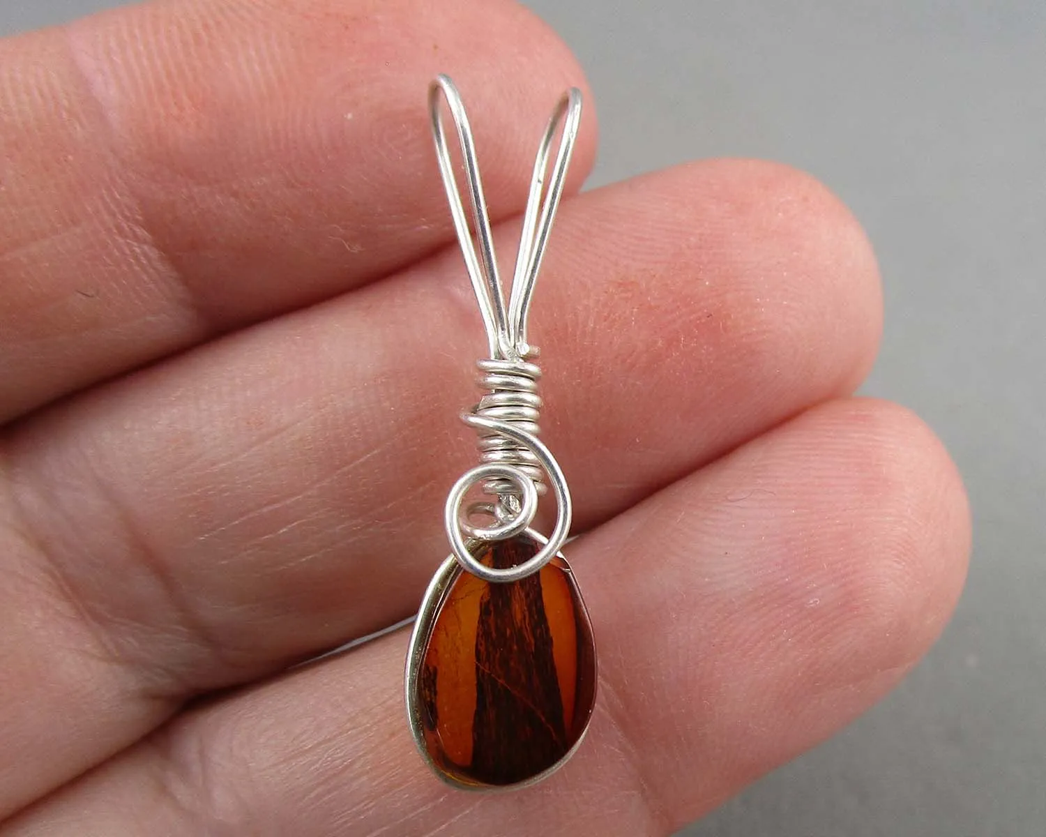 Amber Pendant (925 Sterling Silver) B025-2