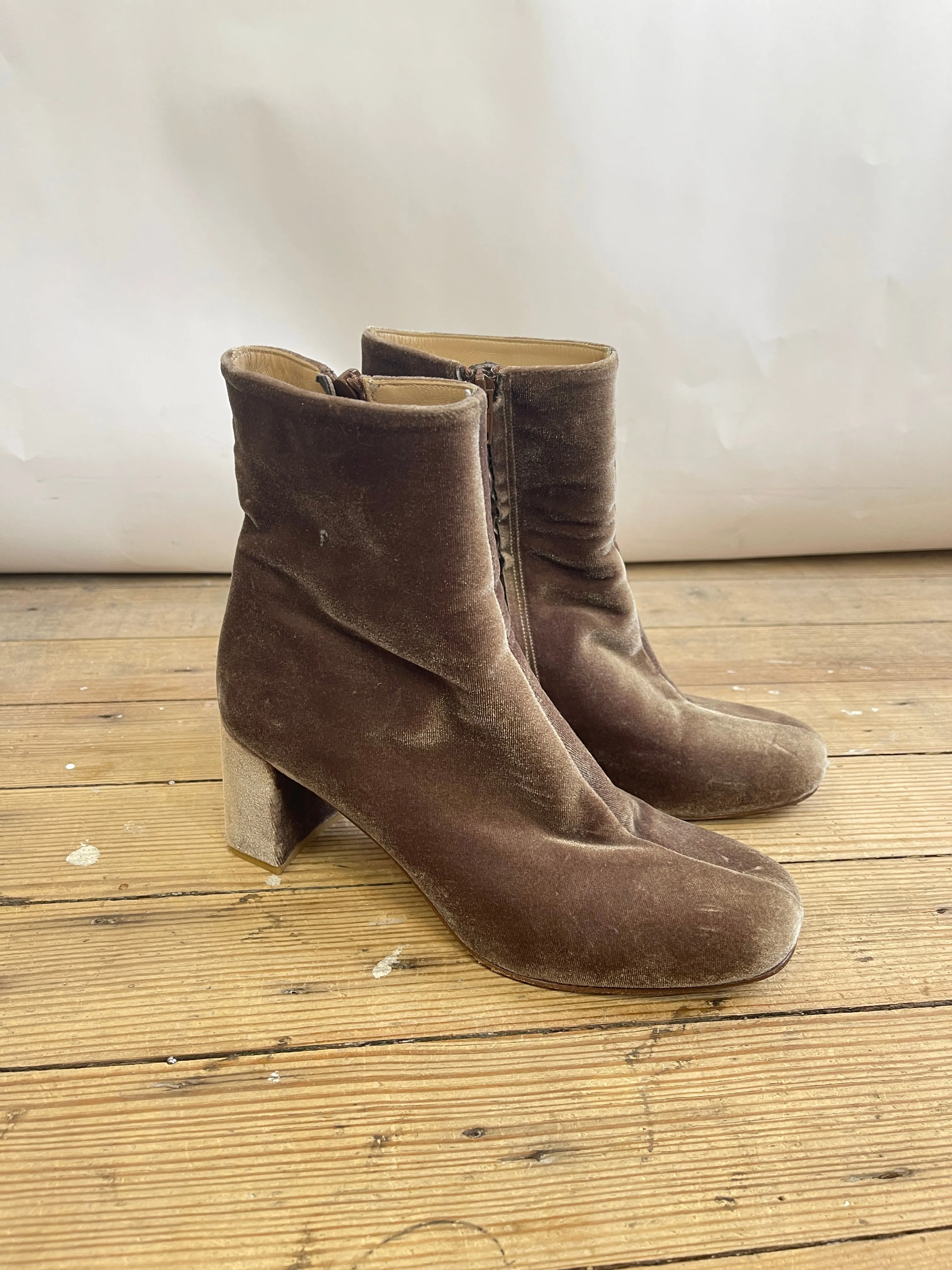 Maryam Nassir Zadeh Velvet "Agnes Split Toe" Boots (39)