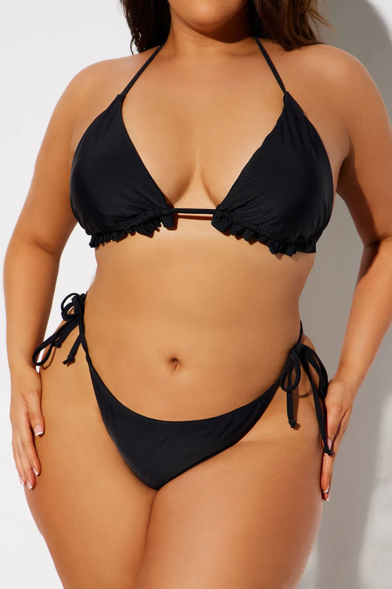 "Conjunto de bikini de tres piezas Gigi Triangle - Negro"